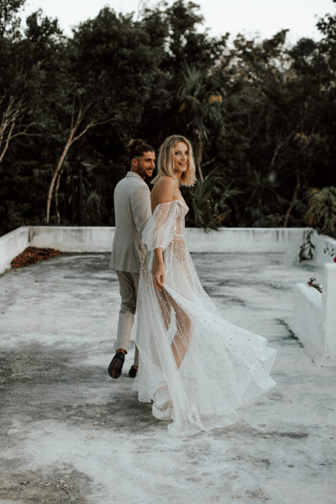 Couple eloping in the jungle of Tulum